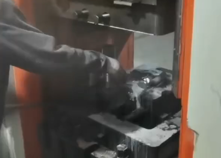 伺服電動螺旋壓力機(jī)鍛造鋁合金